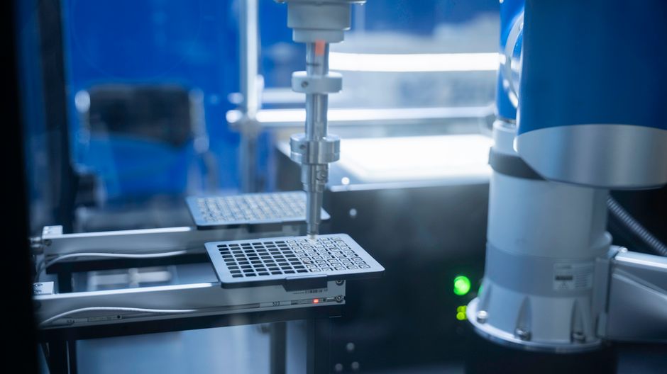 Robotska ruka u laboratoriju